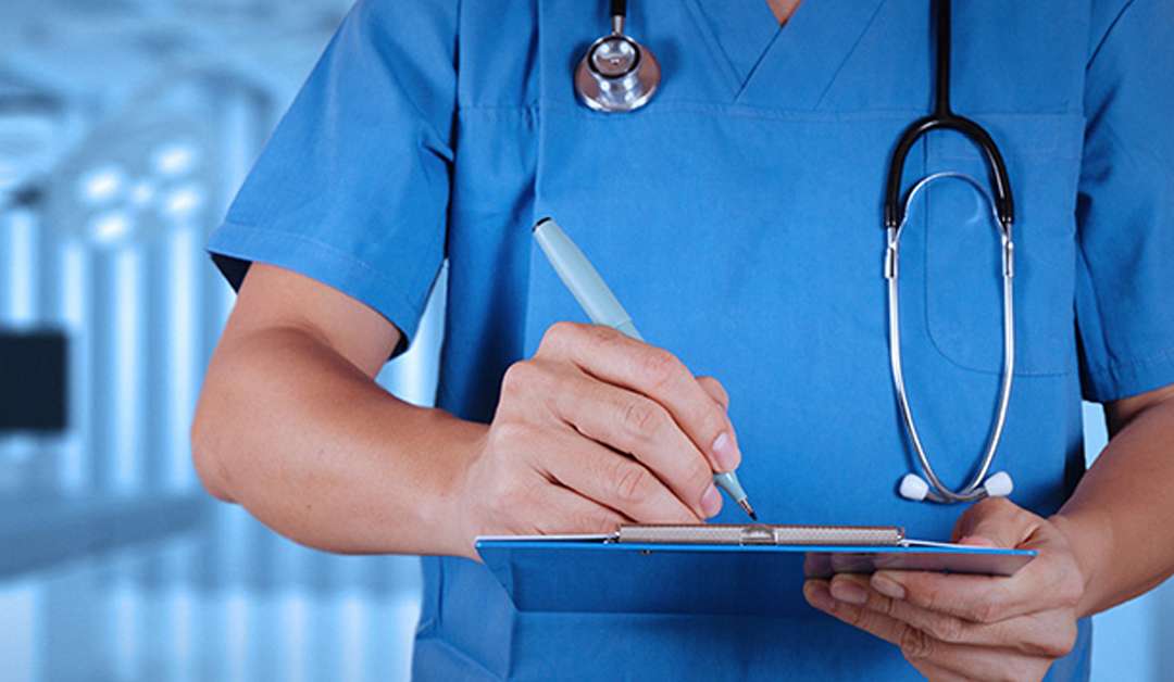 CUIDADOS DE ENFERMAGEM NO TRATAMENTO E PREVENÇÃO DE FERIDAS