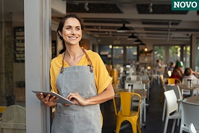 ATENDER CLIENTES NA ÁREA DE ALIMENTAÇÃO