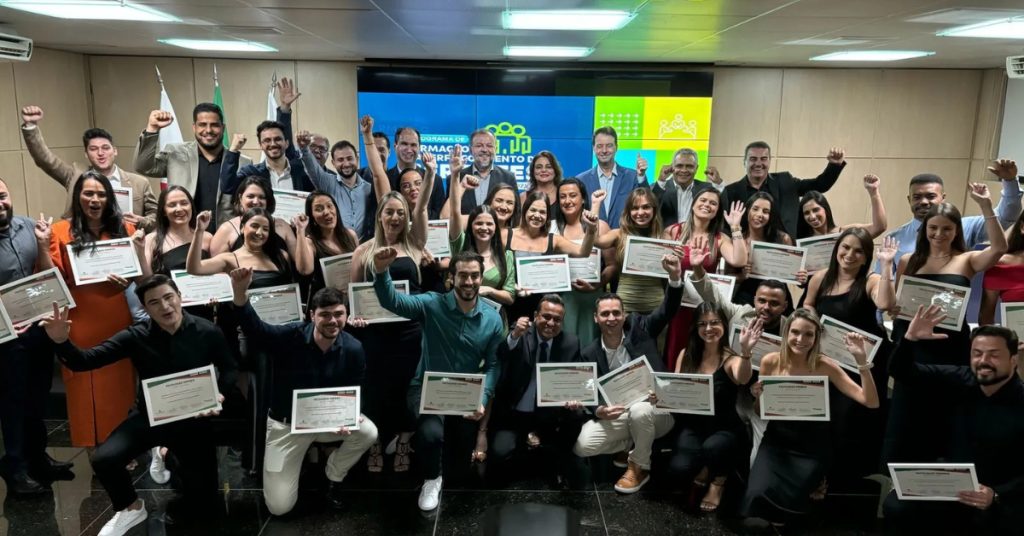 Faculdade Unimed certifica 39 alunos do Sicoob em parceria com a Ocemg