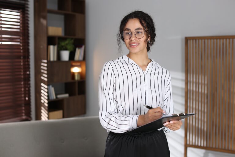 Professional,Psychologist,With,Clipboard,And,Pen,In,Office,,Space,For