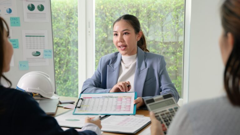 Expert,Woman,Asian,People,Discuss,Review,Data,Number,Costing,Managerial