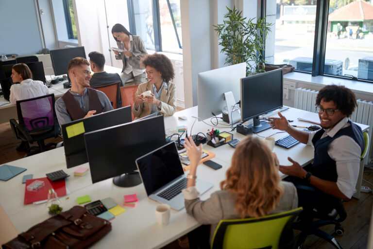 Group,Of,Businesspeople,In,Modern,Open,Space,Office,Talking,,Smiling