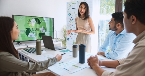 Asian,Woman,Lead,Young,Group,Of,Multiethnic,Businesspeople,In,Team