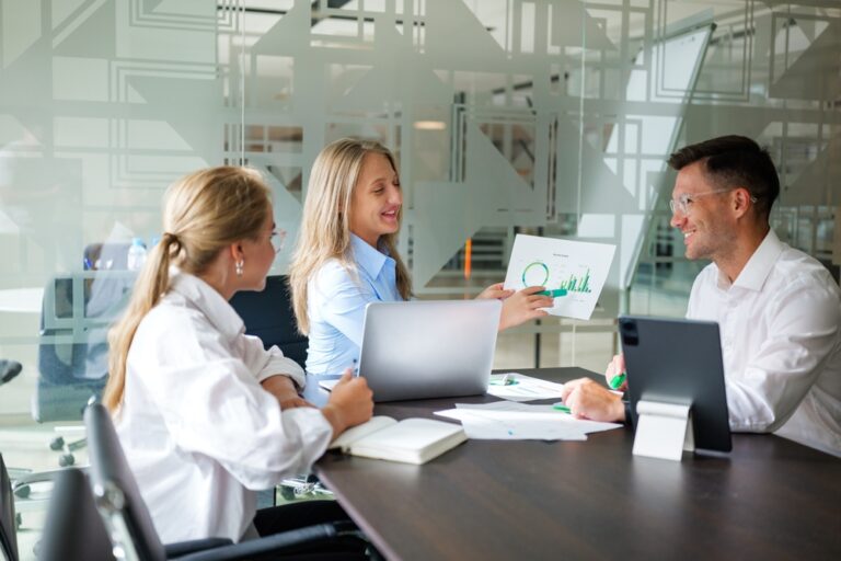 Engaging,Business,Meeting,In,A,Modern,Office,Showcasing,Collaboration,And