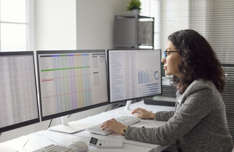 Analyst,Woman,Performing,Data,Analysis,At,Office,Computer