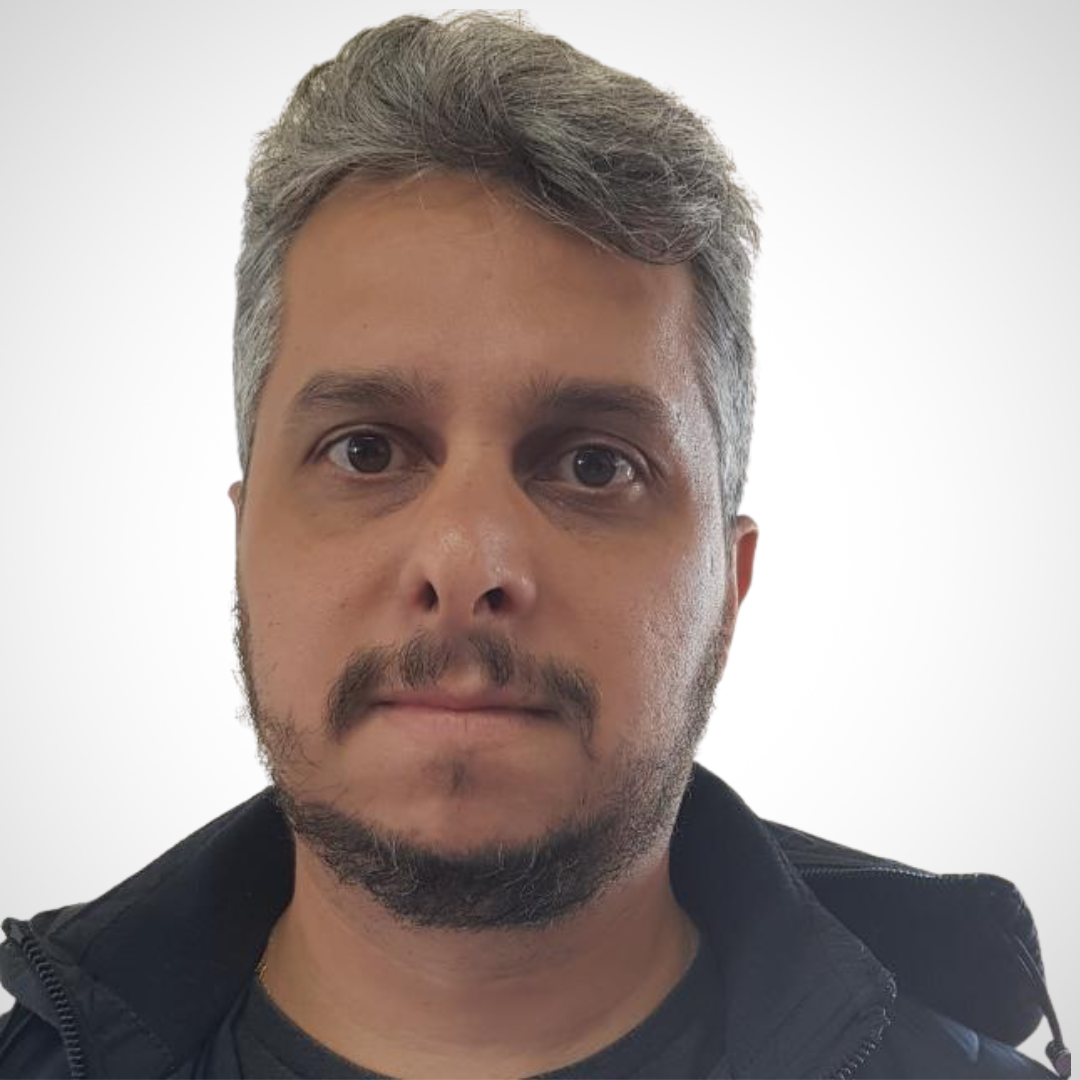 Foto de rosto de um homem chamado Gustavo Araujo
